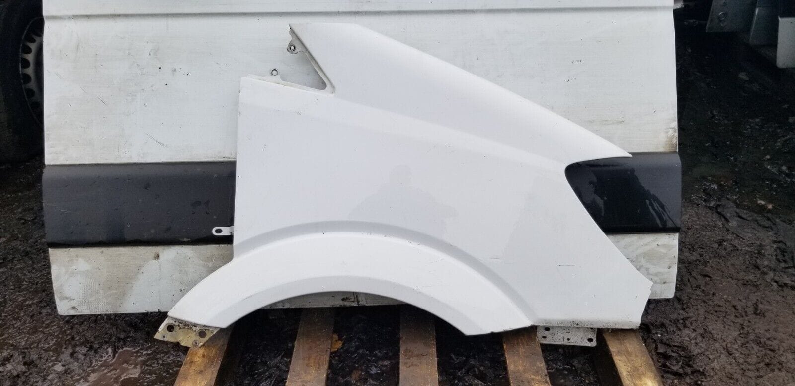 MERCEDES SPRINTER W906 2.1 FRONT DRIVER SIDE WHITE WING/FENDER 2012