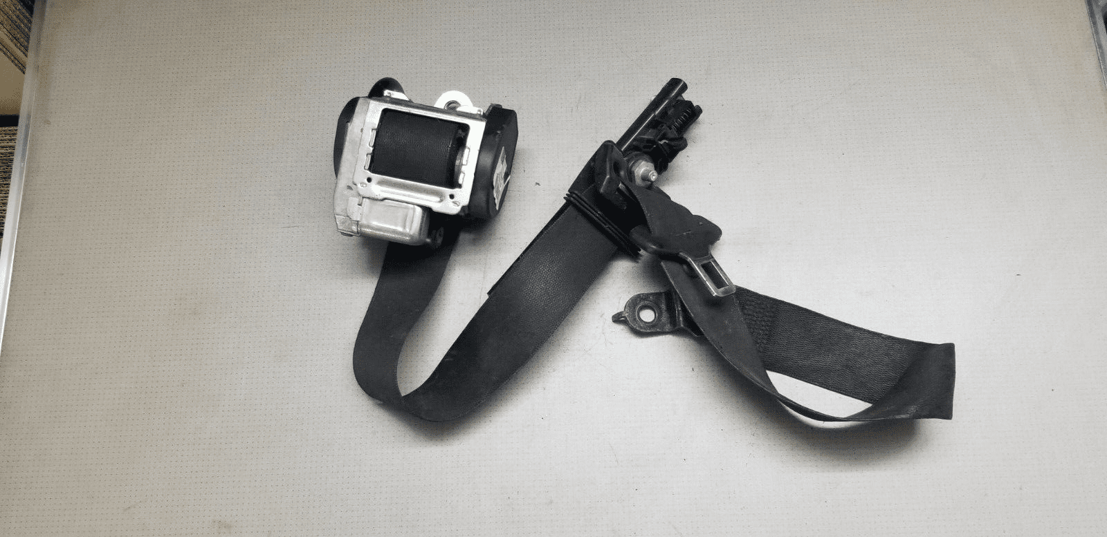 Mercedes Sprinter W906 front right seat belt A9068600485