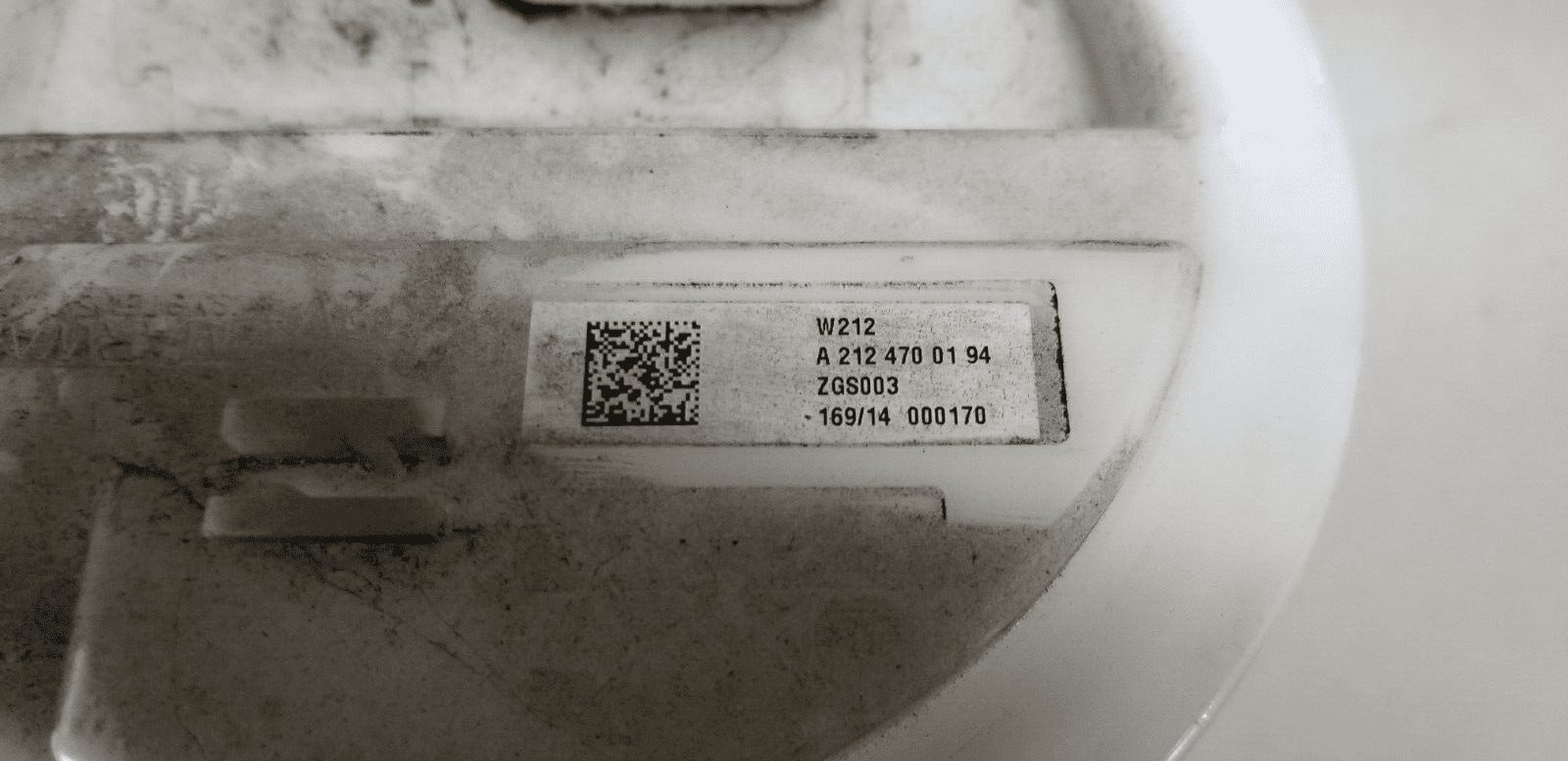 Mercedes w212 fuel sender pump in tank A2124700194 genuine 2.2 cdi 2014 - Image 3