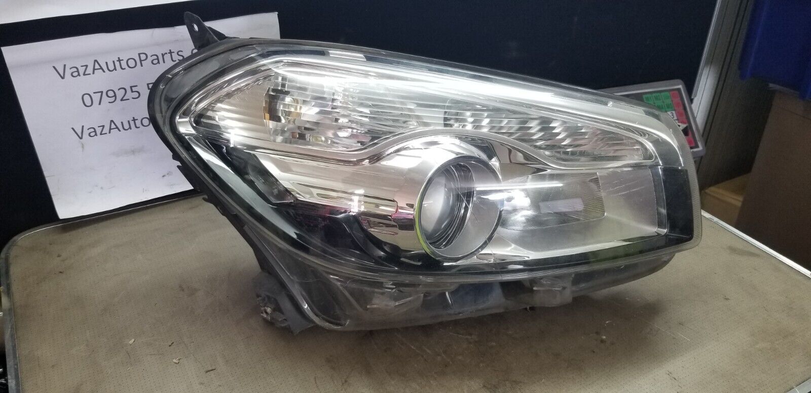 Side angle of Nissan Qashqai J10 headlamp right 26010BR03A