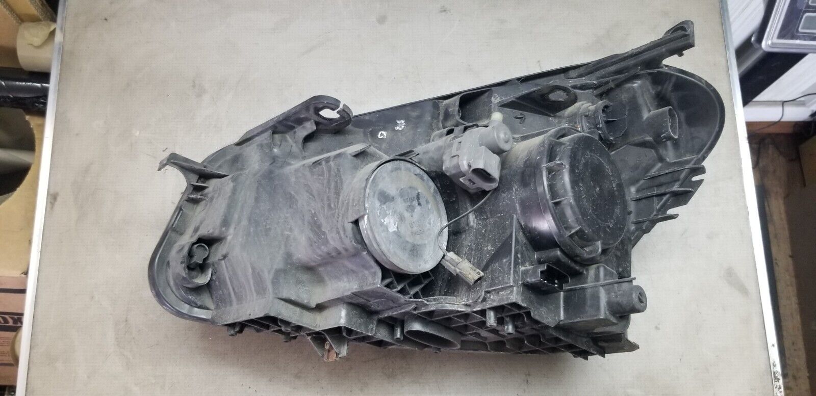 Connector & adjuster mechanism of Qashqai J10 headlight