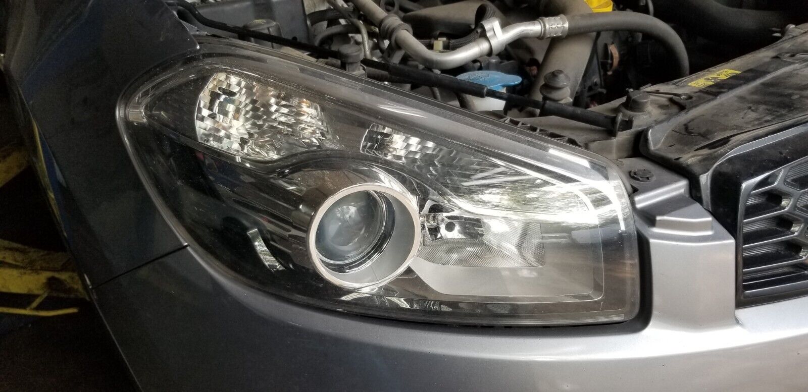 Nissan Qashqai J10 2011 right halogen headlight 26010BR03A front view