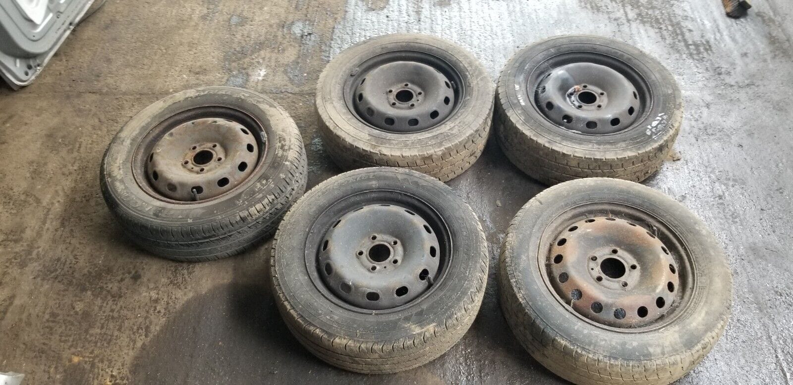 Renault Trafic 2015 5 Stud Steel Wheels And Tyres 205/65/R16/ Price/Wheel |O