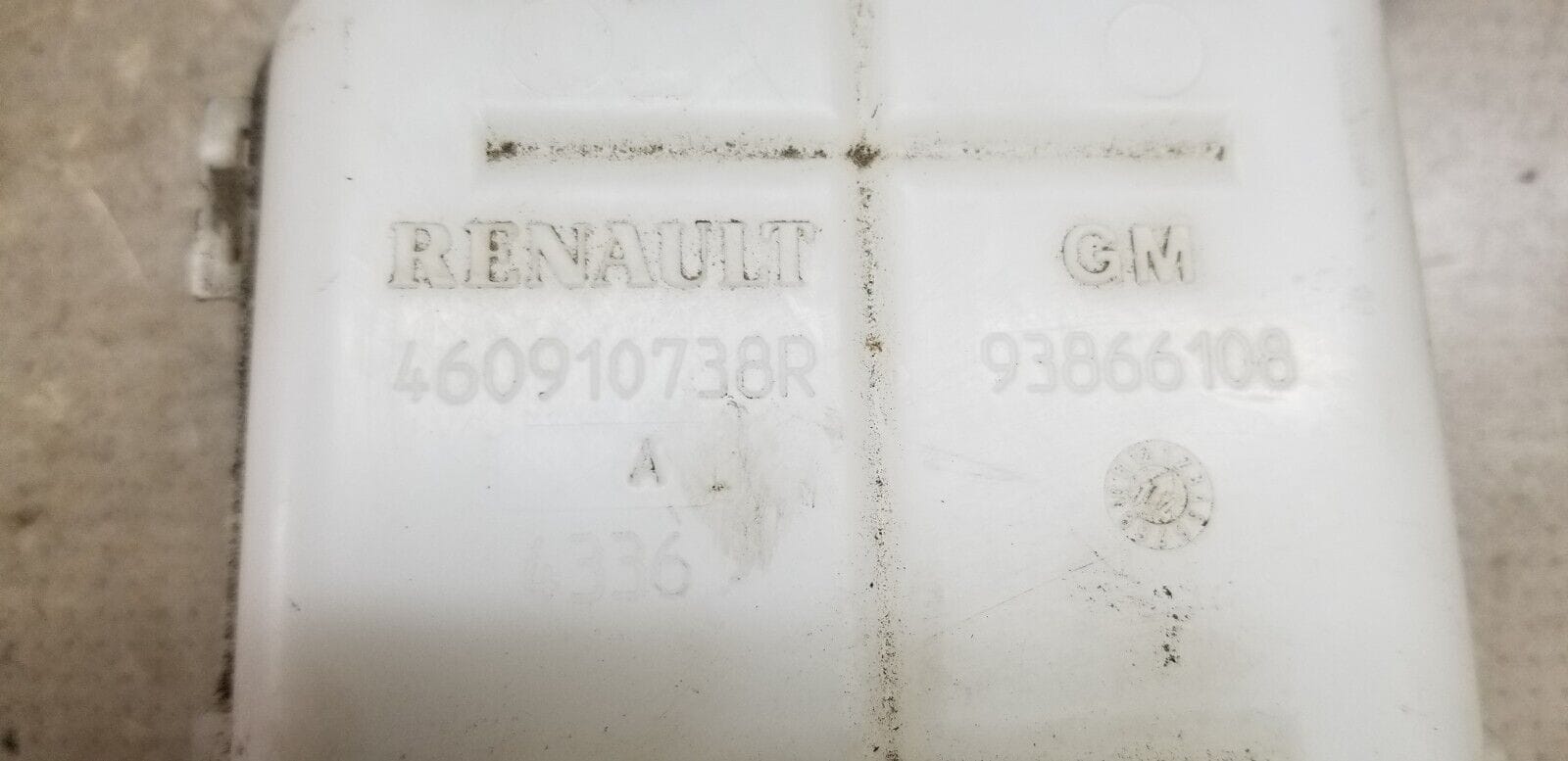 RENAULT TRAFIC BRAKE FLUID RESERVOIR 460910738R 1.6L DSL MANUAL - Image 4