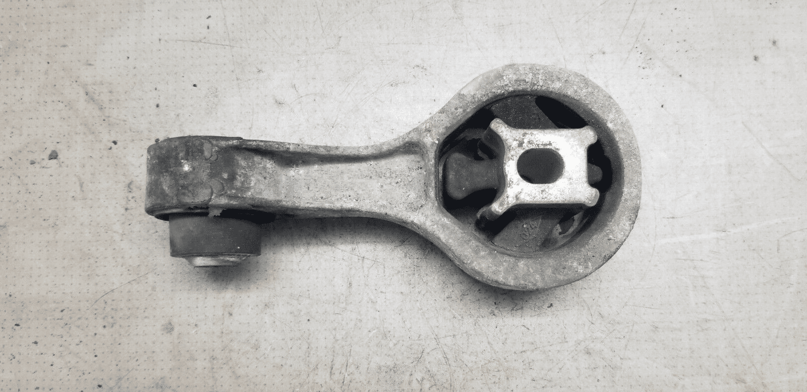 RENAULT TRAFIC MK2 2013 1.9 ENGINE MOUNT (REAR) 8200404271