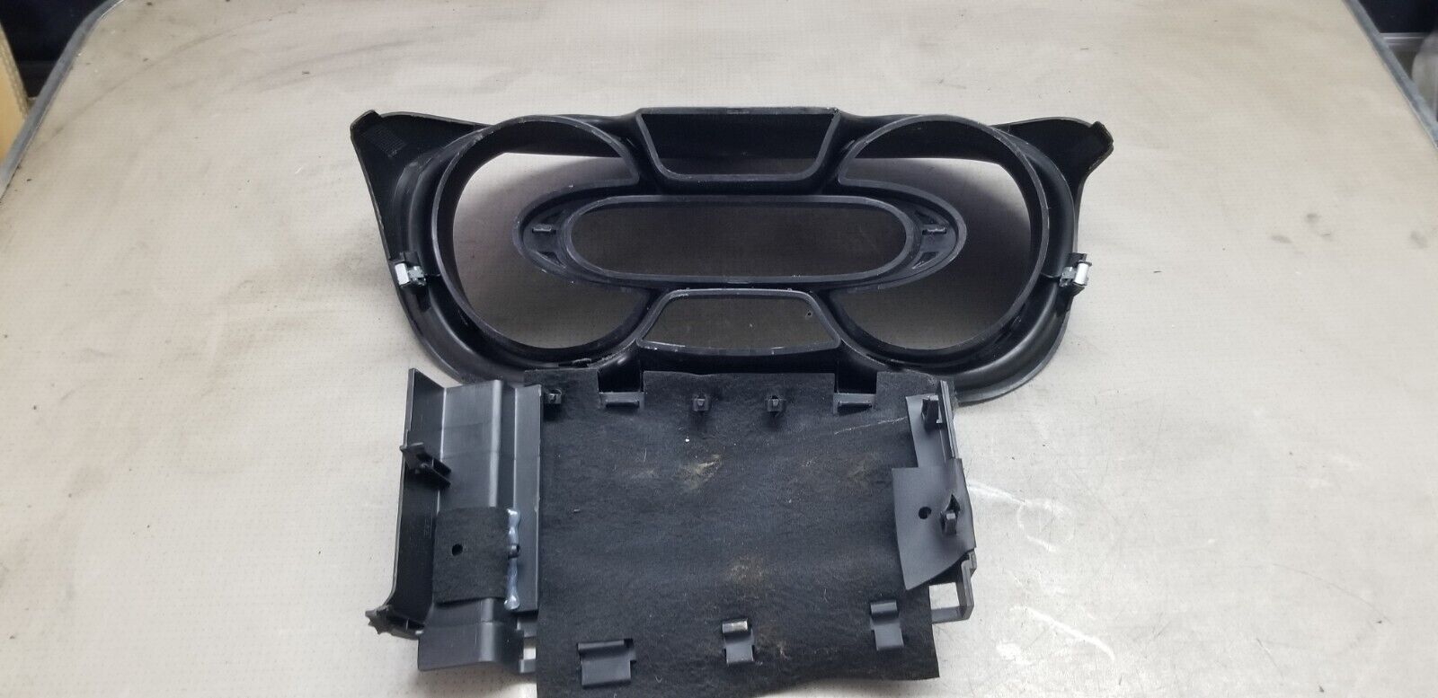 RENAULT TRAFIC VAUXHALL VIVARO SPEEDO SURROUND COVER 681017678R 2015 - 2019 - Image 3