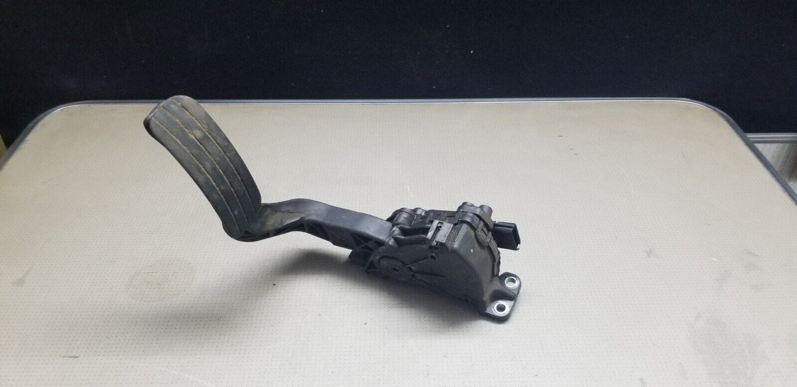 Renault Master MK3 2011-22 Genuine Throttle Pedal 8200672372 |O