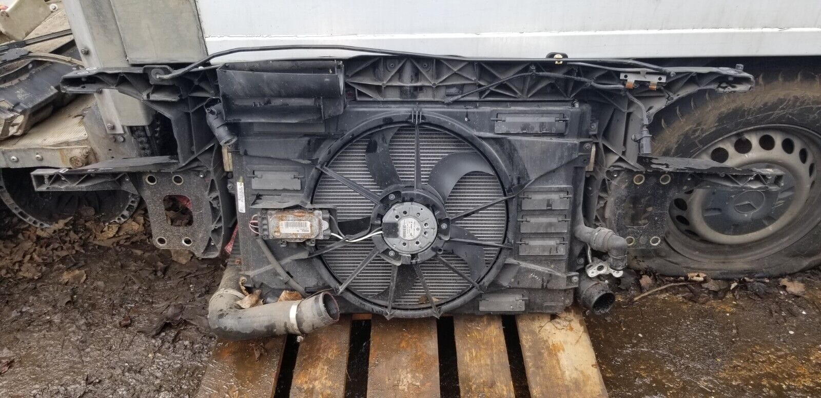 SEAT LEON 1.6 TDI 2011 FRONT RADIATOR PACK 1KO121251DD - Image 4