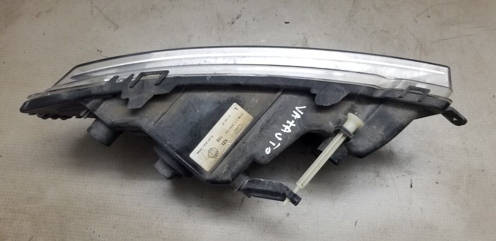 Nearside (passenger) fog lamp 5JA941699 for Skoda Rapid 2012–2017