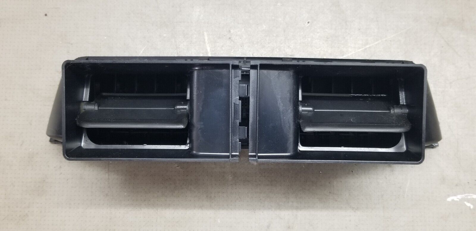 Skoda Rapid 2013-18 Central Air Flow Grill 5JA820951C |O - Image 4