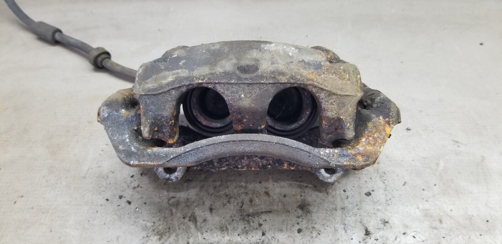 VAUXHALL VIVARO Brake Caliper Drivers Front 2013 2.0 Diesel X83 - Image 3