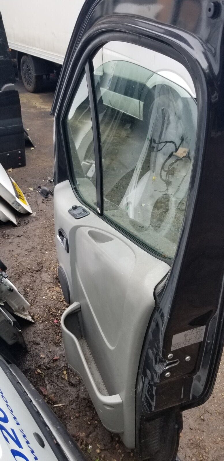 Vauxhall Vivaro Driver Side Door - Image 3