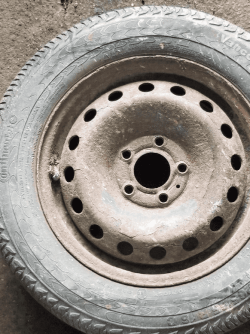 Vauxhall Vivaro Renault Trafic steel wheel with Continental 205/65R16C tyre