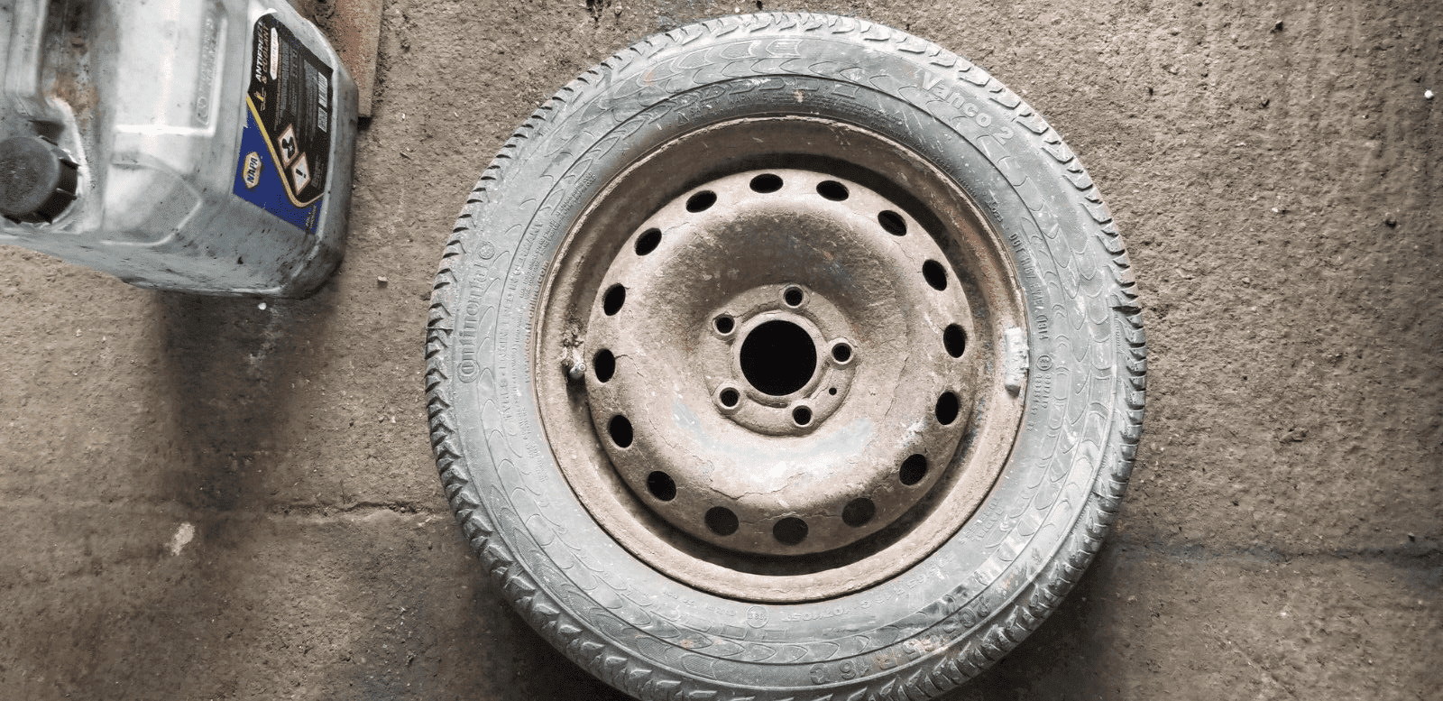 Vauxhall Vivaro Renault Trafic steel wheel with Continental 205/65R16C tyre