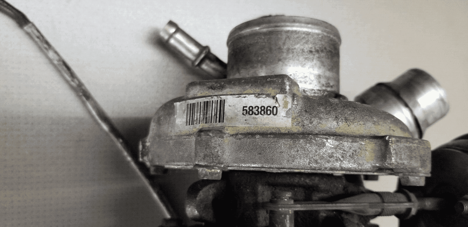 Vivaro Trafic turbocharger 2.0 DCI close-up