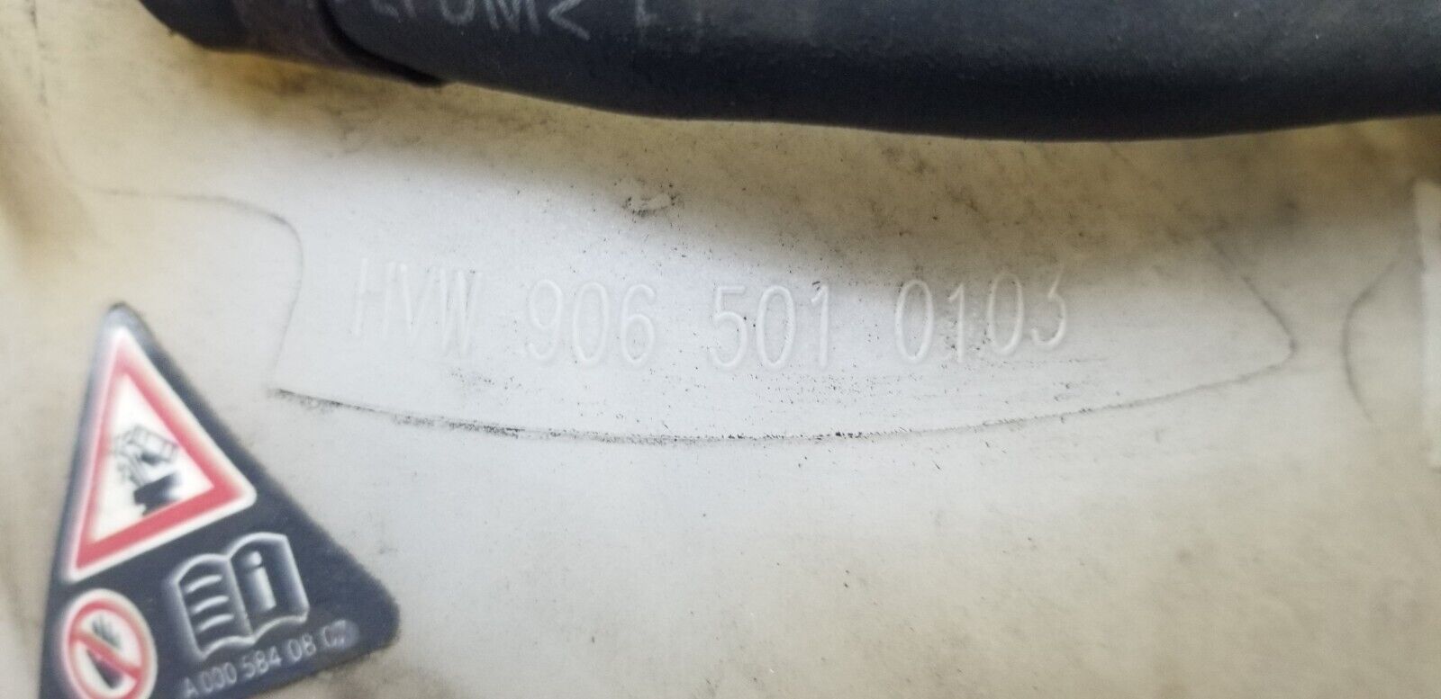 VOLKSWAGEN CRAFTER Coolant Expansion Tank 2015 2.5 Diesel HVW9065010103 - Image 3