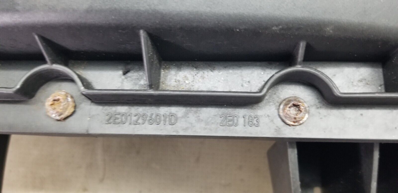 VW CRAFTER 2.0 AIR FILTER BOX 2E0129601D HVW9065280206 2015 - Image 4