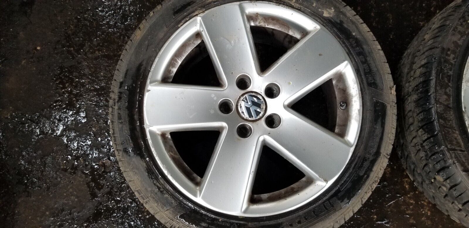 VW Passat B6 Alloy Wheels & Tyres 235 45 17" 3C0601025E - Image 3
