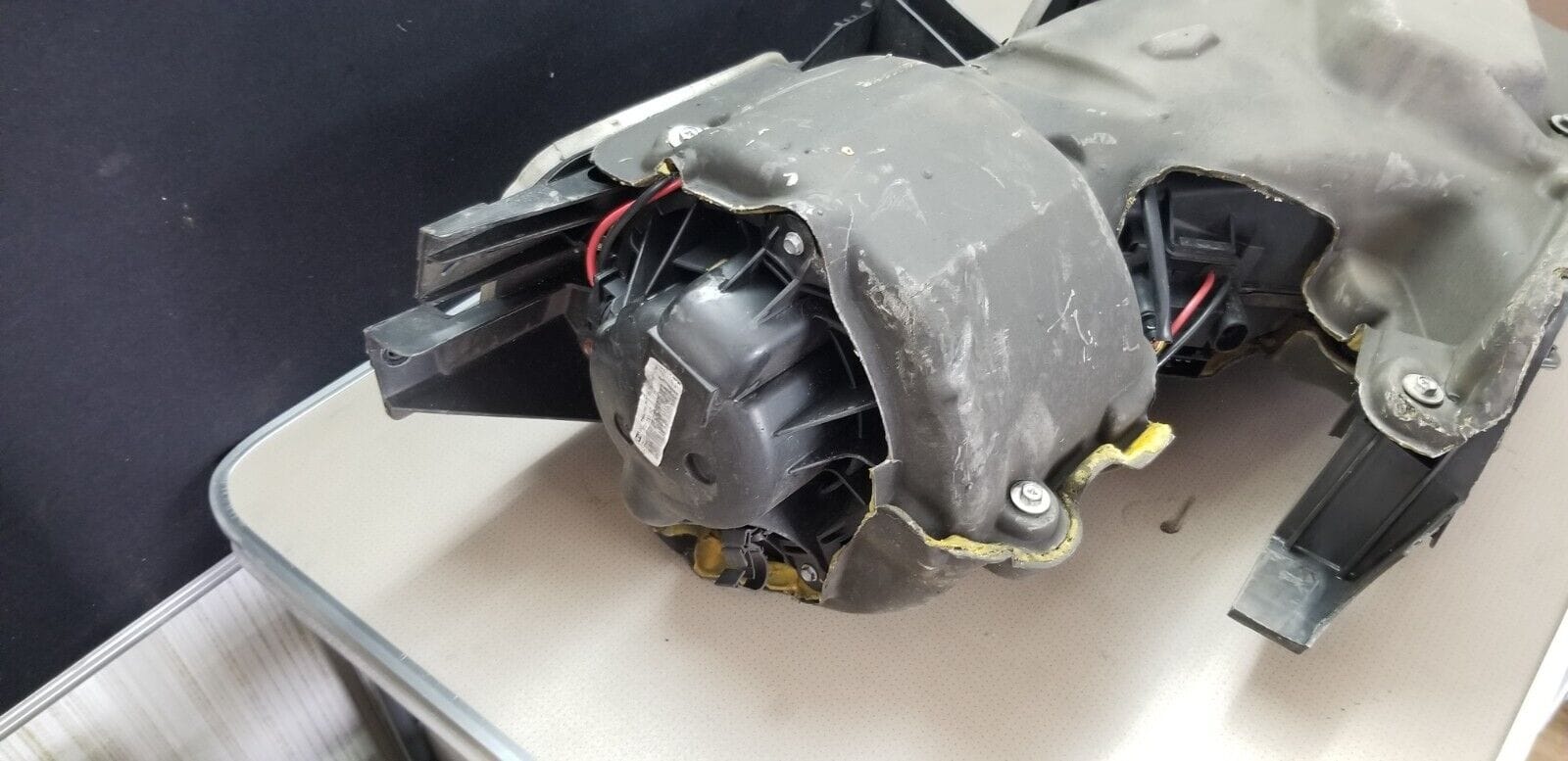 2012 Vauhall Vivaro pollen filter housing cab fan housing blower fan housing - Image 6