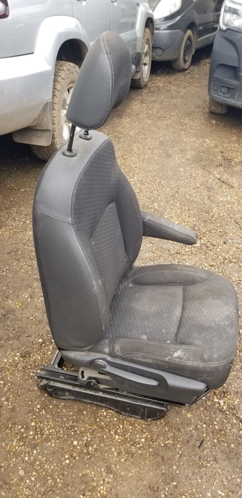 2014-2019 VIVARO TRAFIC X82 O/S/F RIGHT DRIVER SIDE FRONT SEAT - Image 12