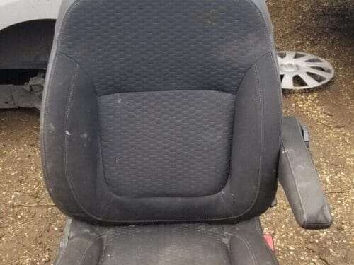 2014-2019 VIVARO TRAFIC X82  O/S/F RIGHT DRIVER SIDE FRONT SEAT