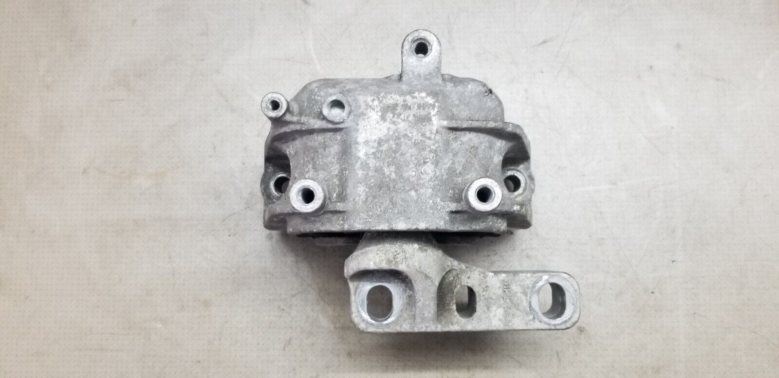 2014 VW PASSAT B7 1.6TDI ENGINE MOUNT BRACKET DRIVER SIDE 1K0199262CN