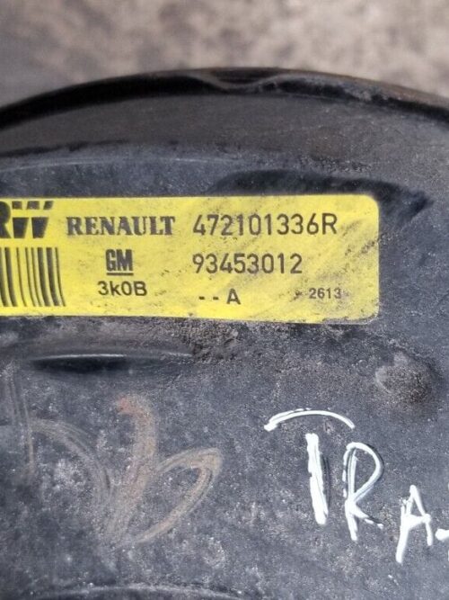 Label showing part number 472101336R on servo unit