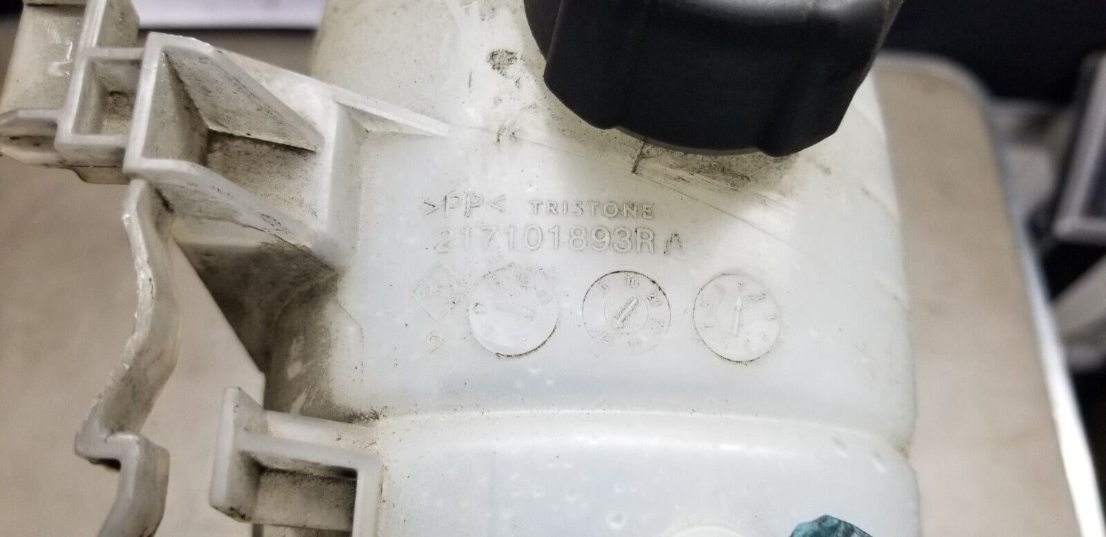 2016 Renault Trafic Van Coolant Expansion Bottle 217106703R - Image 4