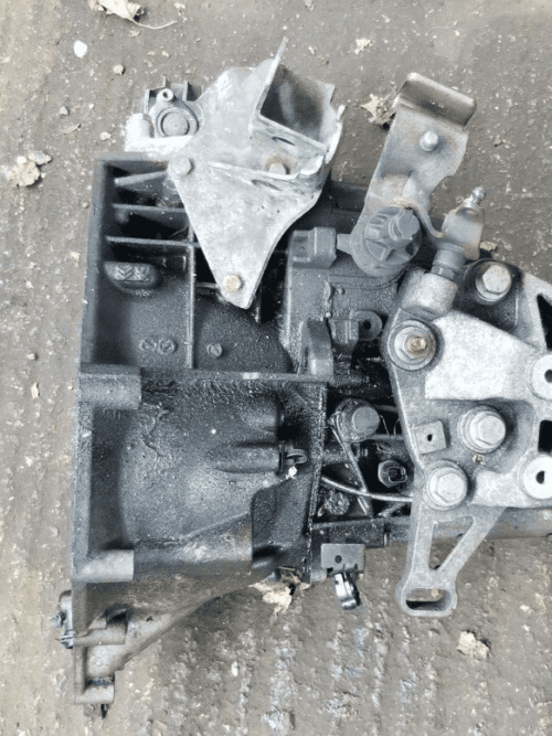 Top view showcasing components of Citroën Relay 2.0 BlueHDi gearbox