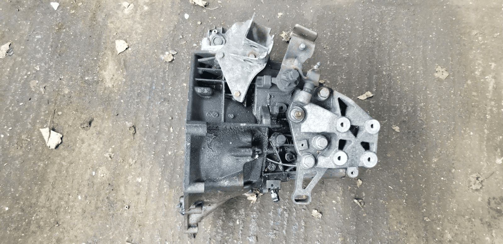 Top view showcasing components of Citroën Relay 2.0 BlueHDi gearbox