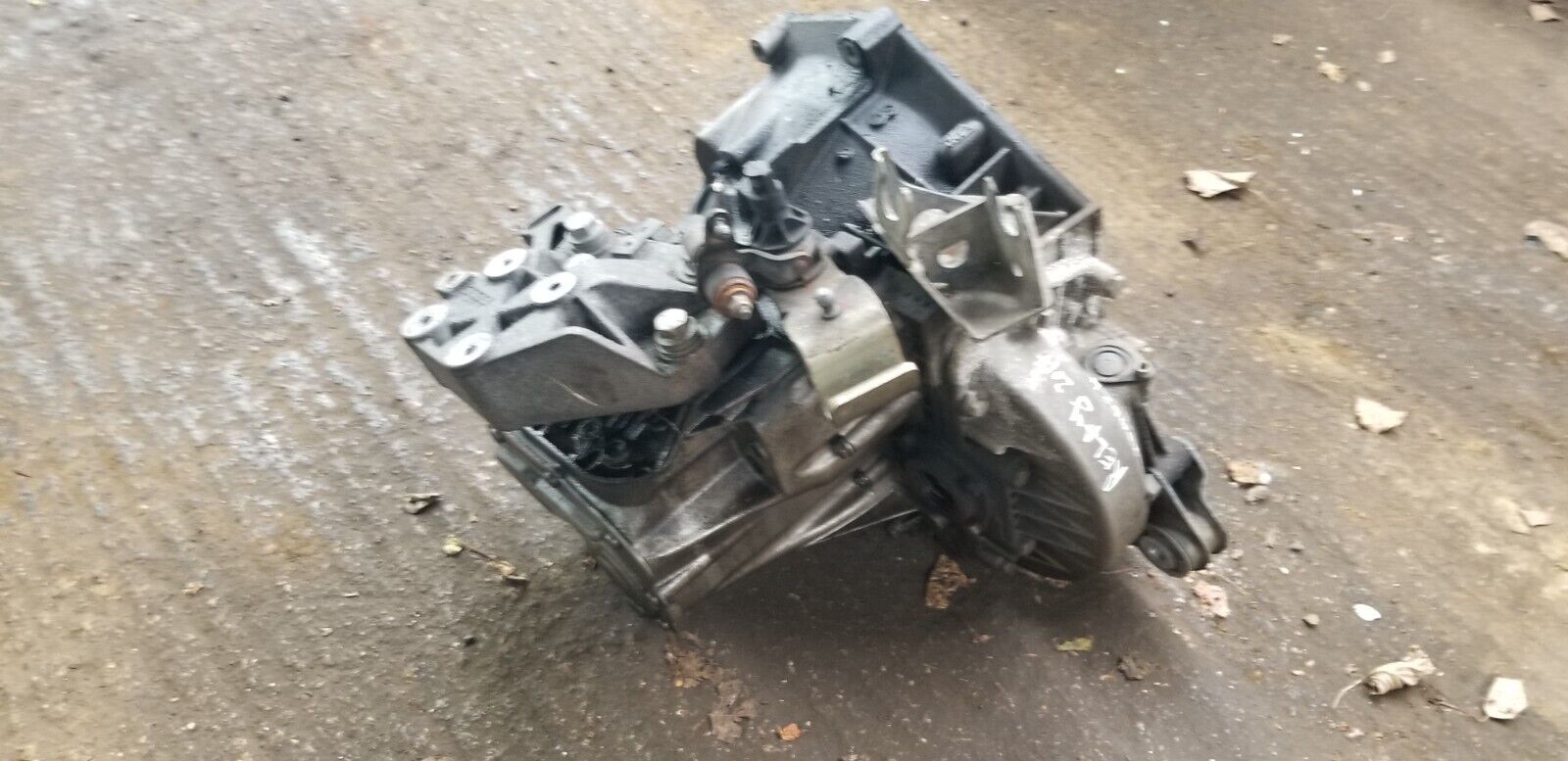 Rear view of 6-speed manual gearbox MLGU6 for Citroën Relay