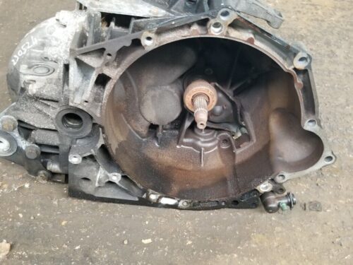 Front view of Citroën Relay 2.0 BlueHDi 6-speed manual gearbox