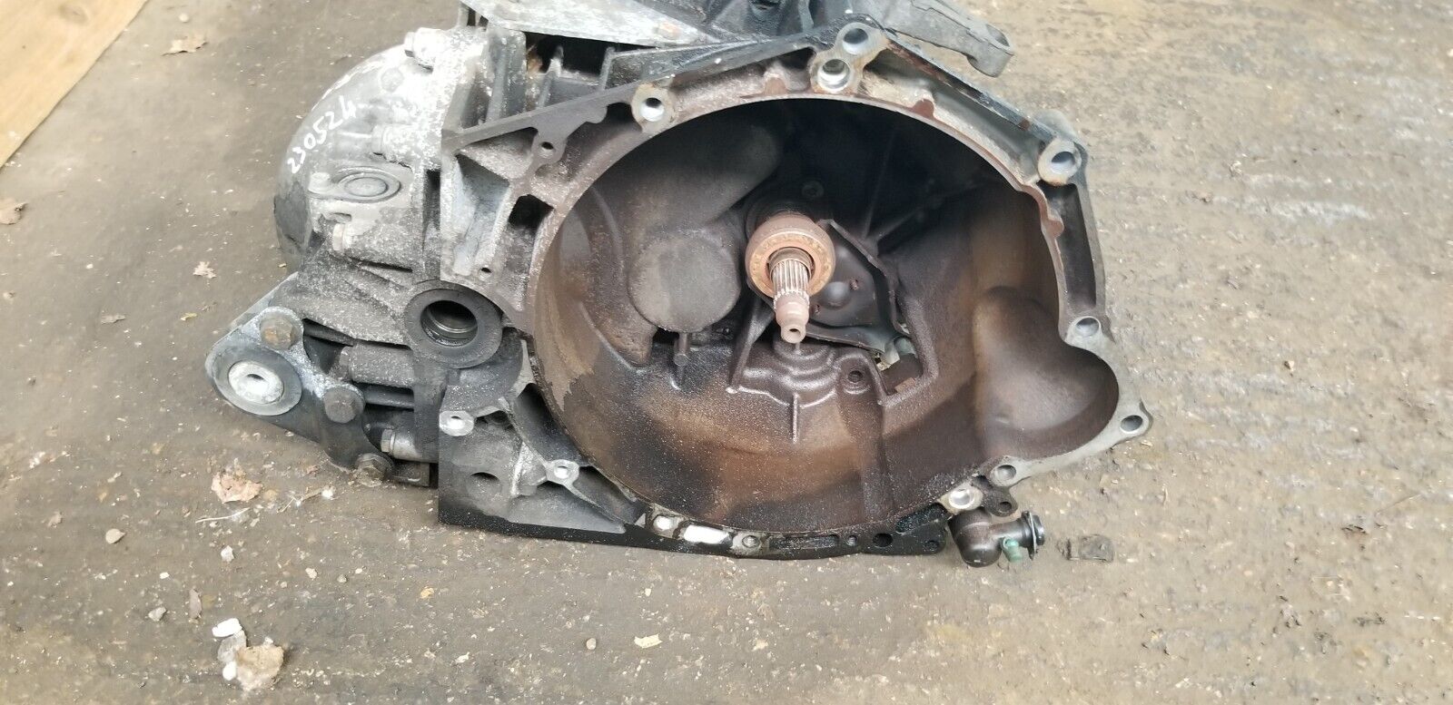 Front view of Citroën Relay 2.0 BlueHDi 6-speed manual gearbox