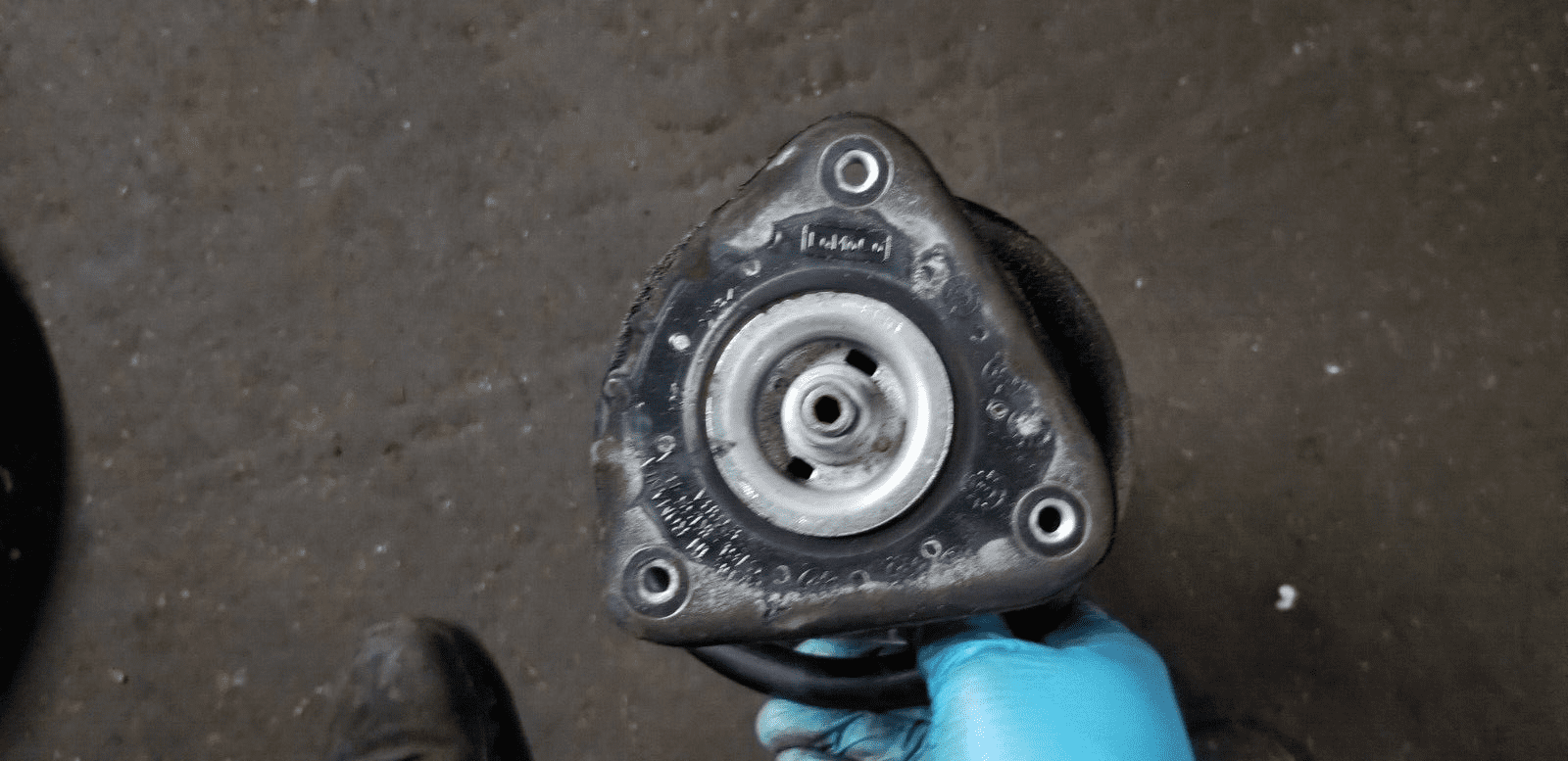 FORD KUGA MK2 2.0 DIESEL SHOCK ABSORBER FRONT RIGHT DRIVER SIDE 2016 - Image 4