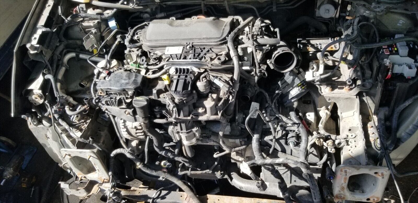 Front view of Ford 2.0 TDCi engine for S-MAX, Galaxy, and Monde