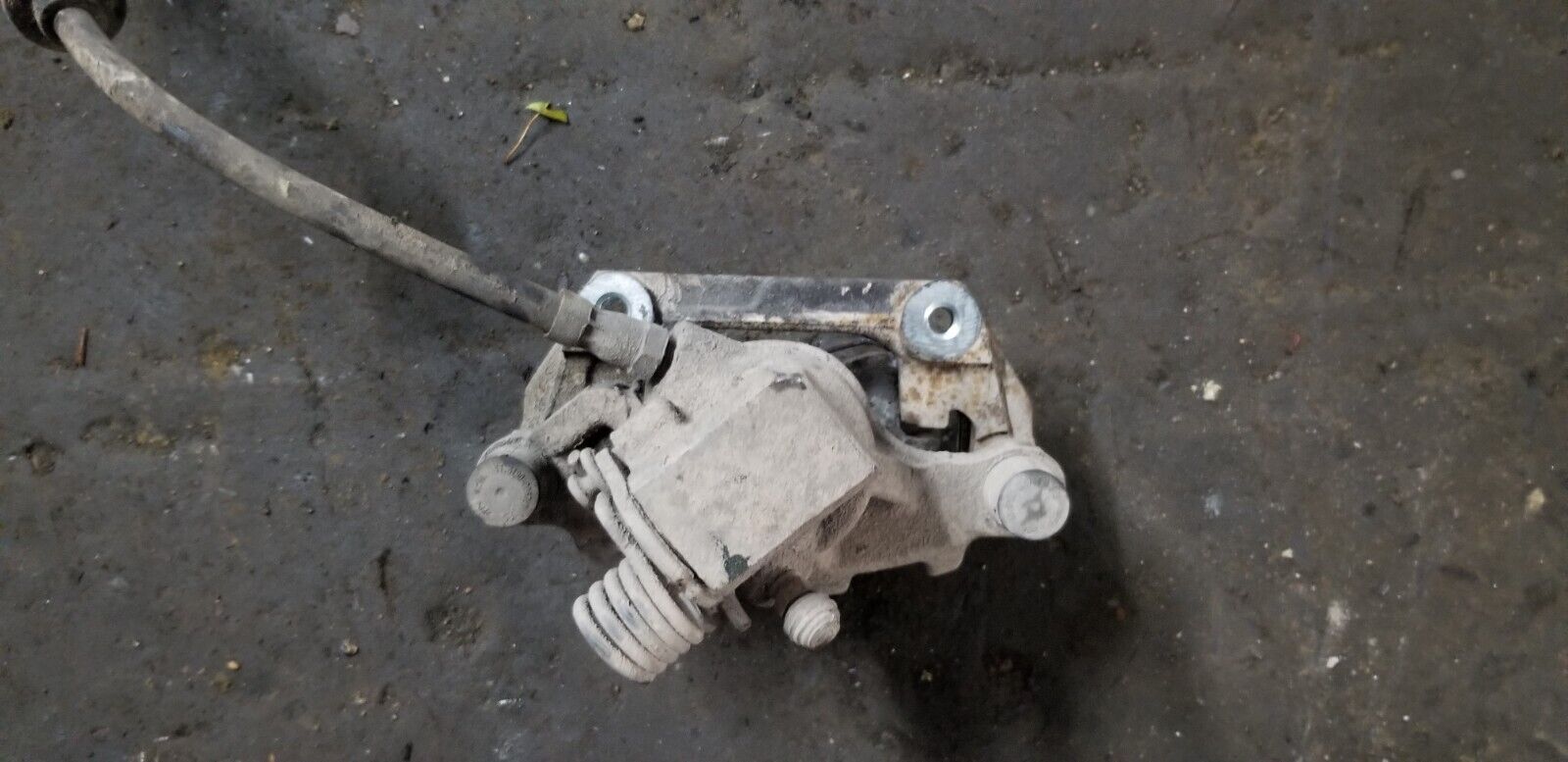 Ford Kuga Mk2 2016 N/S Passenger Rear Brake Caliper |O - Image 4