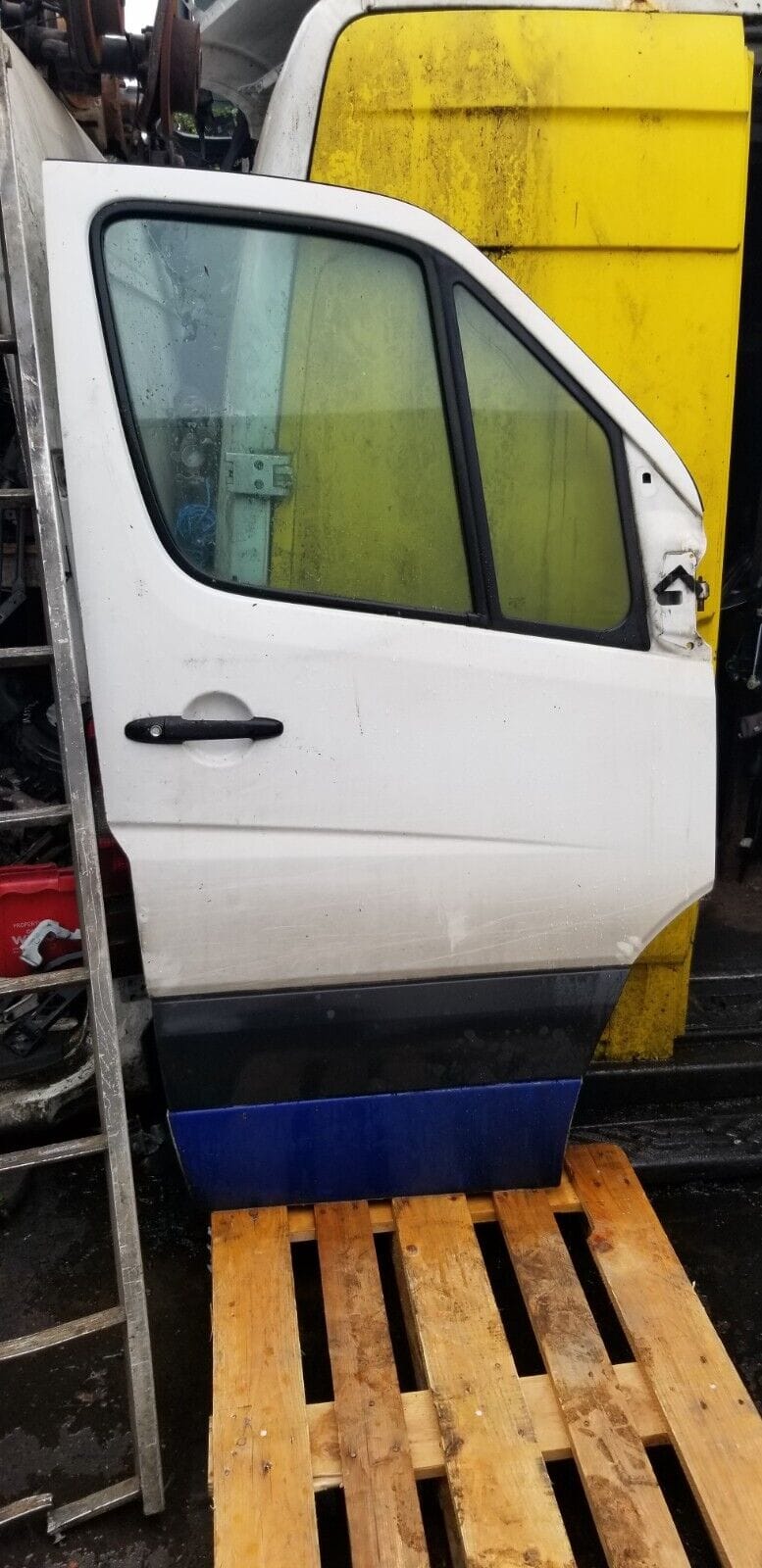 Mercedes Benz Sprinter W906 Volkswagen Crafter Driver Side Front White Door