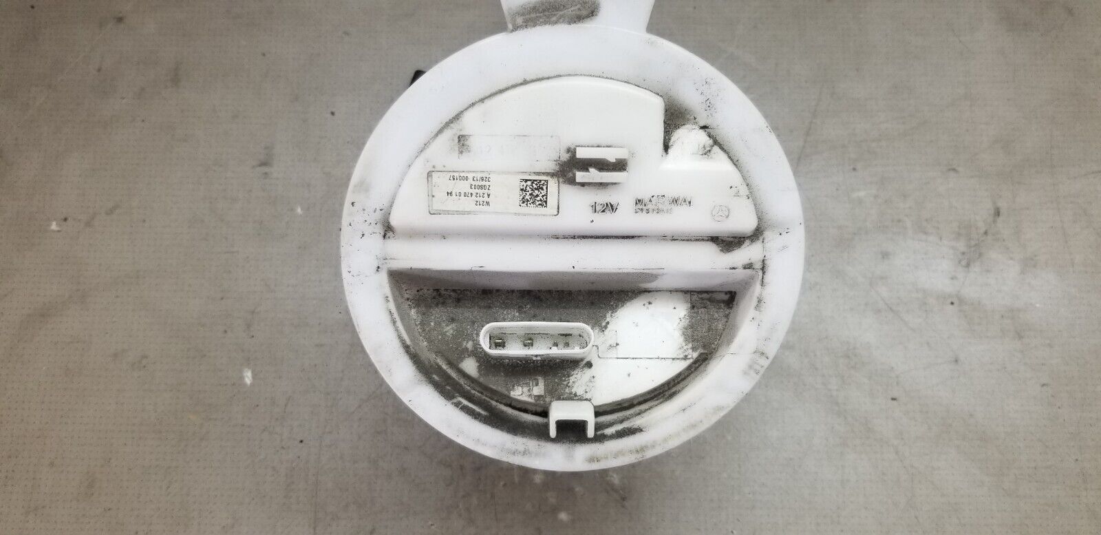 OEM Mercedes-Benz fuel pump module A2124700194 for W212 E300