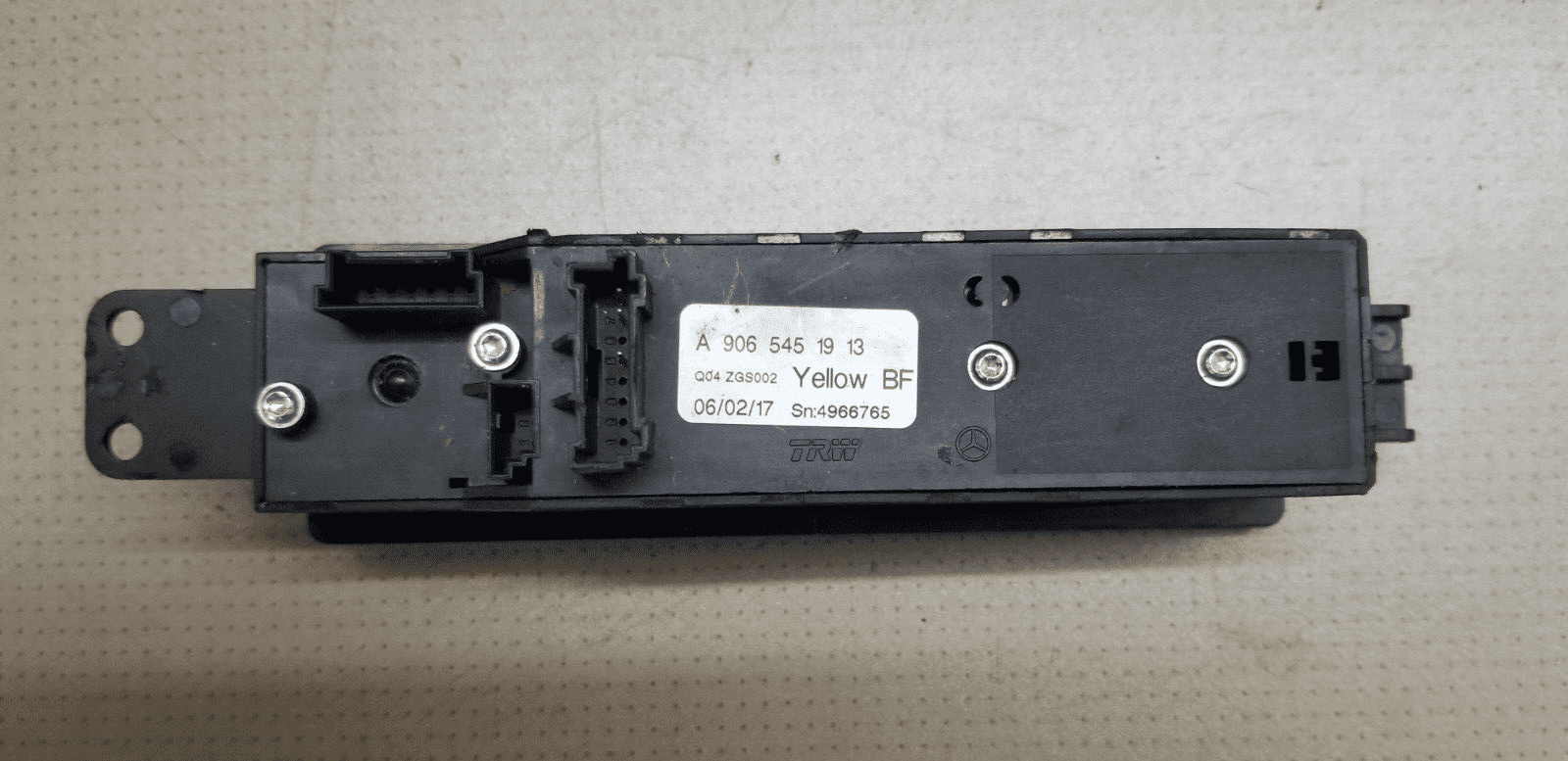 MERCEDES SPRINTER MK2 09-23 ELE WINDOW SWITCH (FRONT PASSENGER SIDE) A9065451913 - Image 3