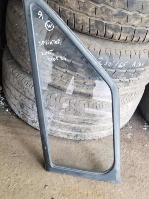 Mercedes Sprinter Quarter Glass Front Right 43R-001025 W906 2.1L Diesel 2015