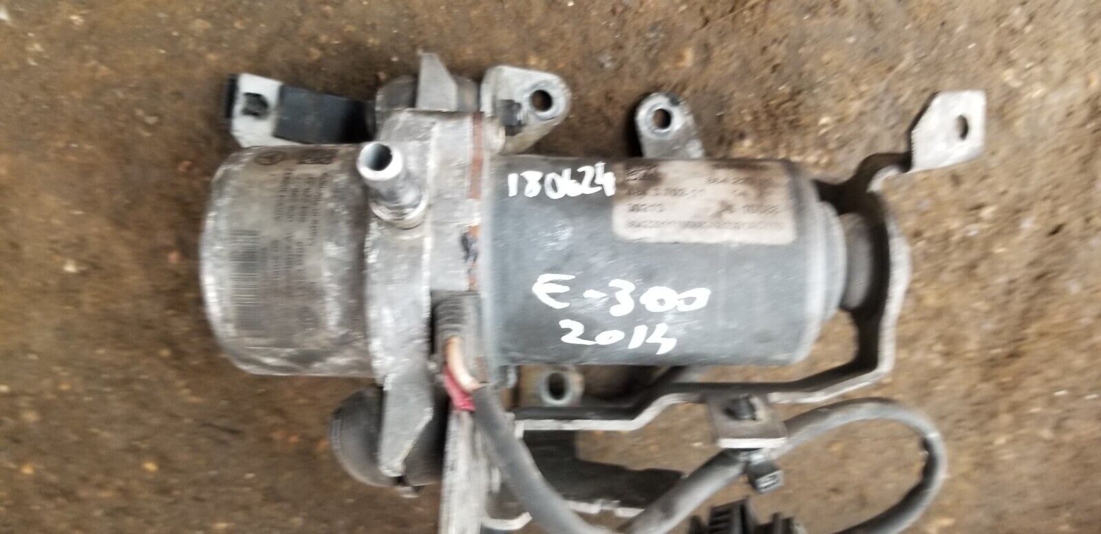 OEM Mercedes-Benz E-Class W212 E300 vacuum pump 2.1 Diesel Hybrid