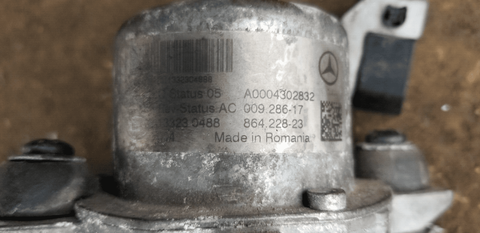 Mercedes-Benz W212 E-Class Hybrid diesel vacuum pump part number A0004302832