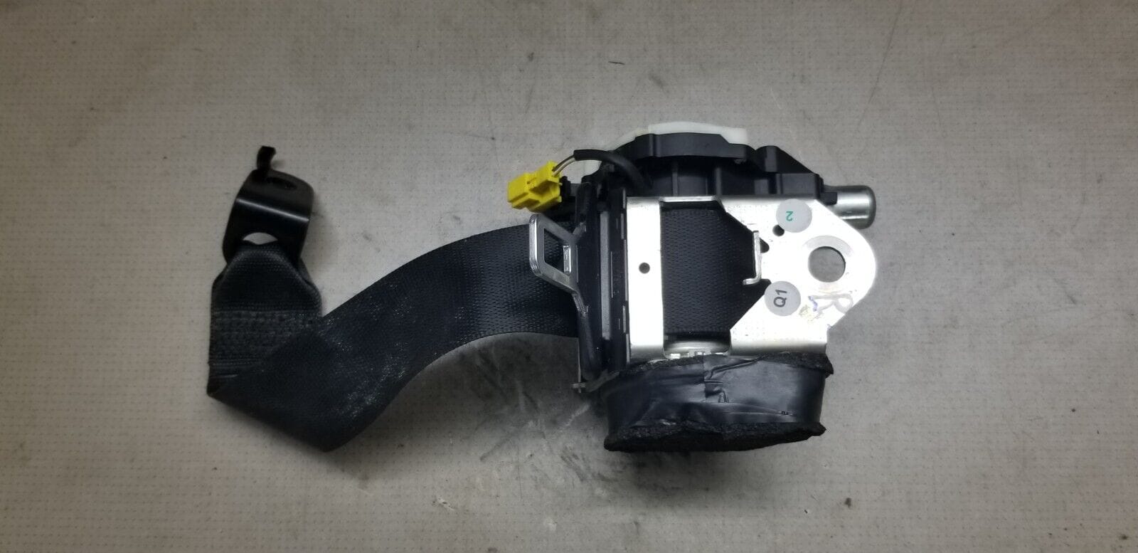 Mercedes-Benz E W212 2015 rear right seat belt A2128609685 - Image 3