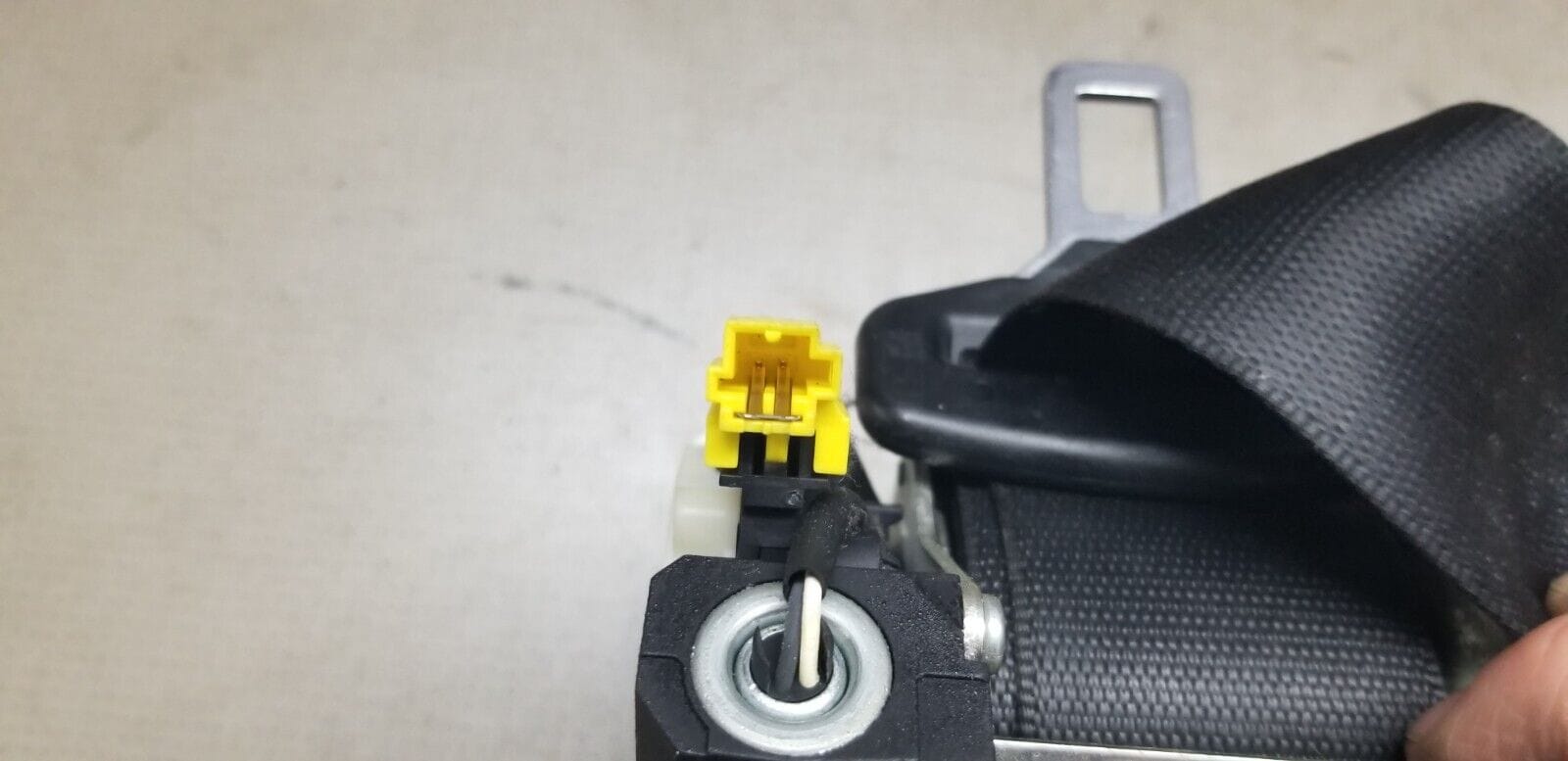 Mercedes-Benz E W212 2015 rear right seat belt A2128609685 - Image 4