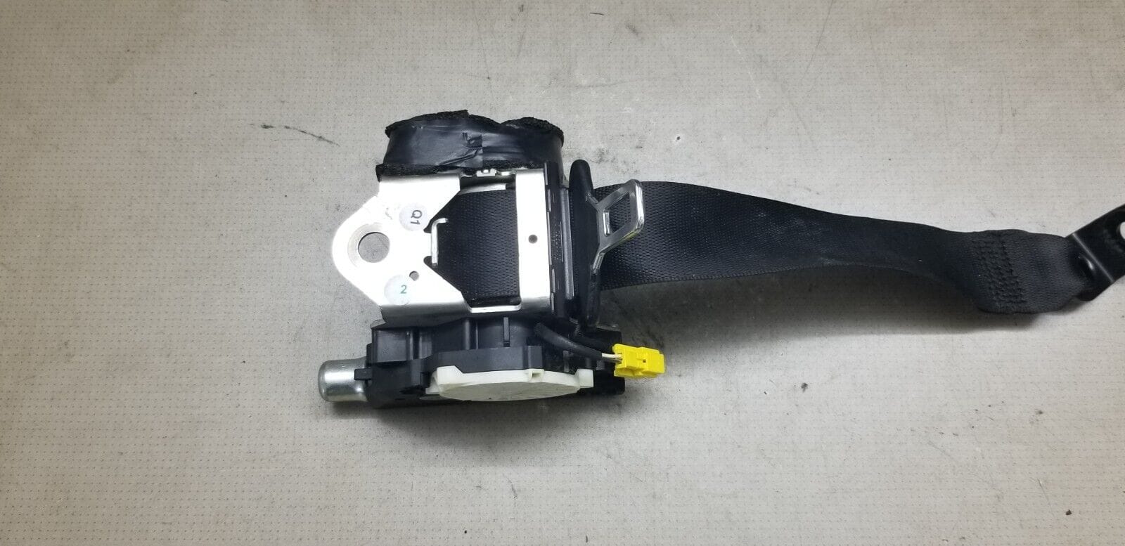 Mercedes-Benz E W212 2015 rear right seat belt A2128609685 - Image 5