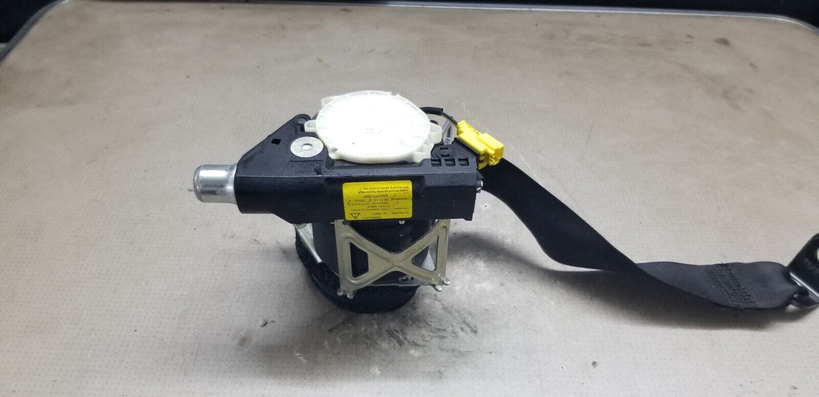 Mercedes-Benz E W212 2015 rear right seat belt A2128609685 - Image 6