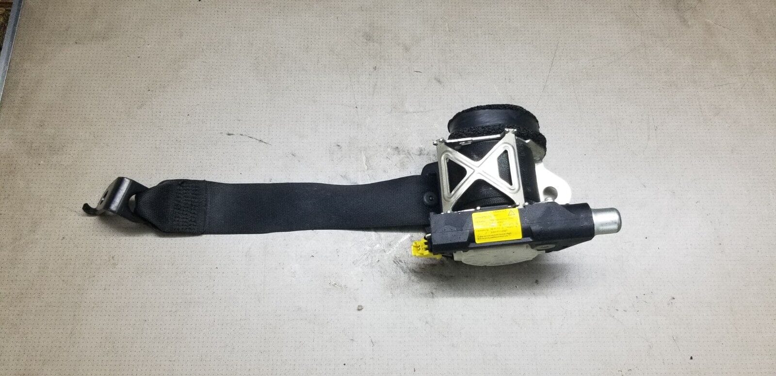 Mercedes-Benz E W212 2015 rear right seat belt A2128609685