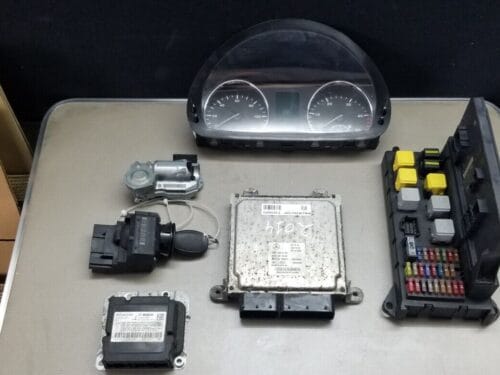 Mercedes Sprinter ECU Engine Control Unit Kit A 6519010600 CRD3.20 – Front View