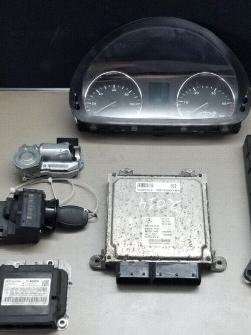 Mercedes Sprinter ECU Engine Control Unit Kit A 6519010600 CRD3.20 – Front View
