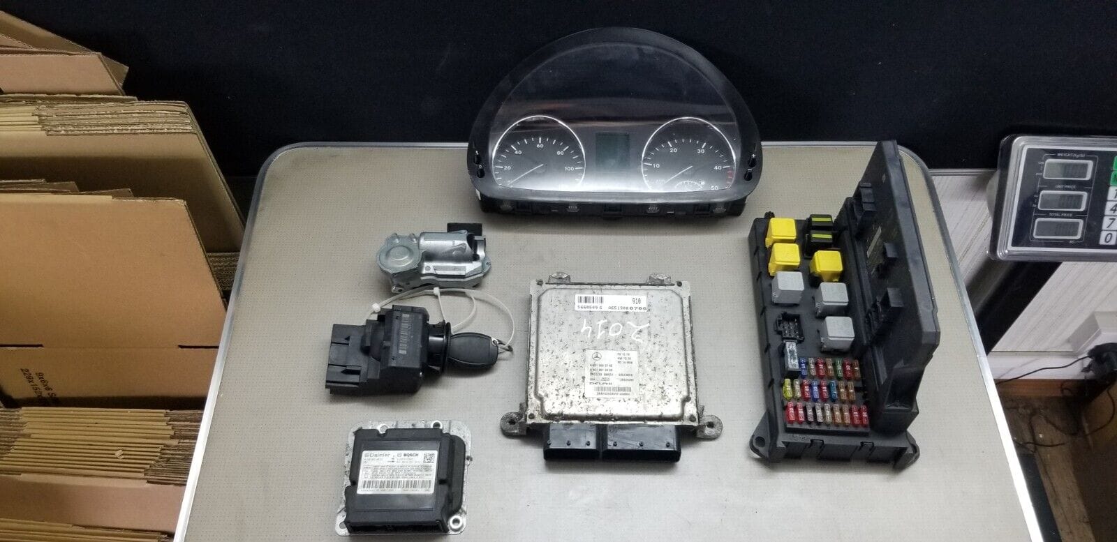 Mercedes Sprinter ECU Engine Control Unit Kit A 6519010600 CRD3.20 – Front View